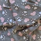 Daisy kutyalépcső 40 x 35 x 60cm - szürke alapon rózsaszín szívecskék és fehér kis tappancsok