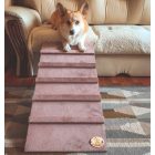 Kutyarámpa előlnézetből, cuki corgi kutyussal