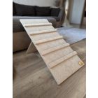 Stílusos bézs ciráda mintás bútorszövettel kárpitozott kutyarámpa