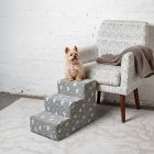 Daisy kutyalépcső 40 x 35 x 60cm - szürke alapon fehér szívek és tappancsok