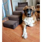 Barna több fokos kutyalépcső, nagy kutyussal