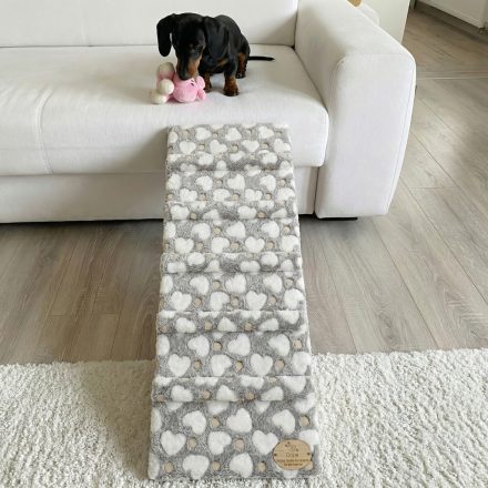 Molly kutyarámpa 80 x 30cm - szürke alapon fehér szívecskék és világítós pöttyök